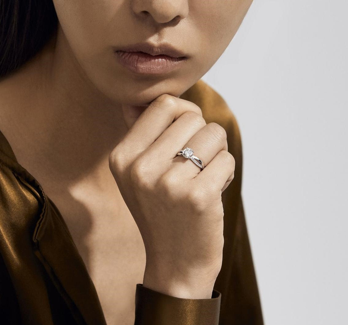 MIKOSA Infinity Round Brilliant Diamond Ring